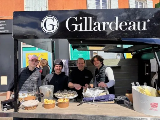 les huîtres GILLARDEAU avec le camion poissonnerie Florent à Chaponost, Chaponost, Poissonnerie Florent
