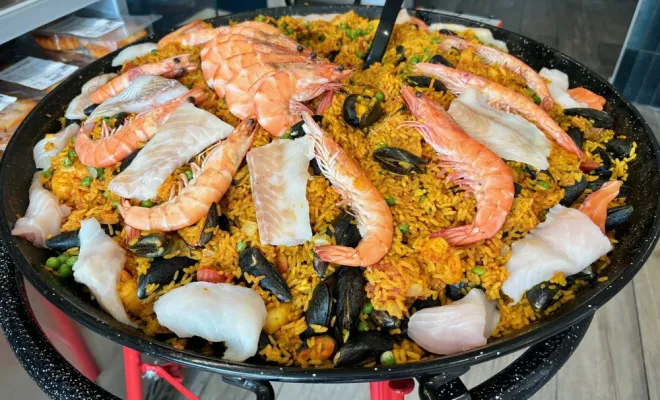 Pour vos événements traiteurs, la poissonnerie Florent vous prépare sa spécialité, les paella géantes., Chaponost, Poissonnerie Florent