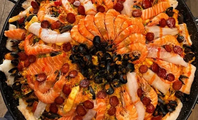 Pour vos événements traiteurs, la poissonnerie Florent vous prépare sa spécialité, les paella géantes., Chaponost, Poissonnerie Florent