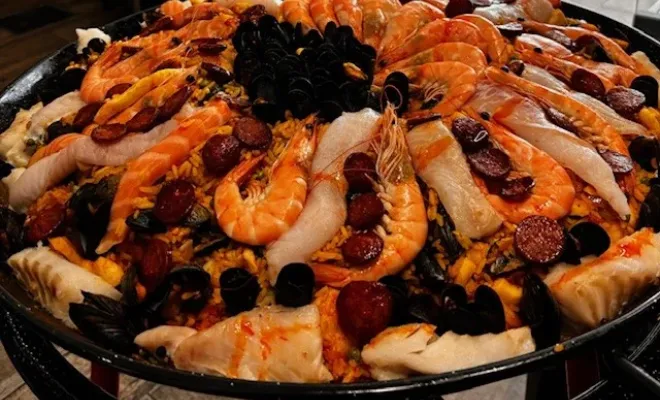 Pour vos événements traiteurs, la poissonnerie Florent vous prépare sa spécialité, les paella géantes., Chaponost, Poissonnerie Florent